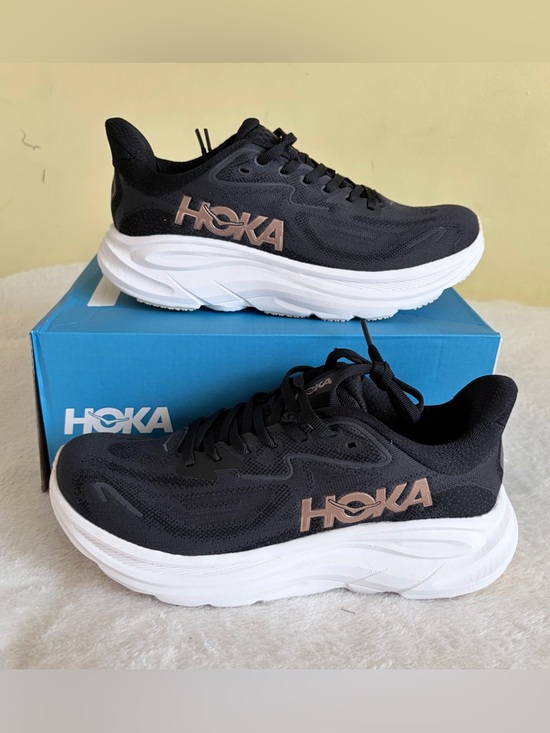 Hoka Clifton 10 Men’s Black Athletic Shoe with Rose Gold Logo Sz 9.5 main image 4